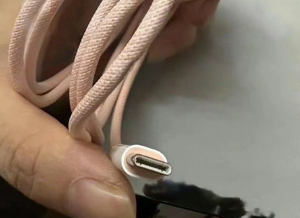 安多苹果15维修店分享iPhone15USB-C数据线长啥样
